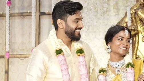 `வேறென்ன வேணும் நீ போதுமே...!' - காதலியை கரம் பிடித்த `சுந்தரி' தொடர் நடிகர் 