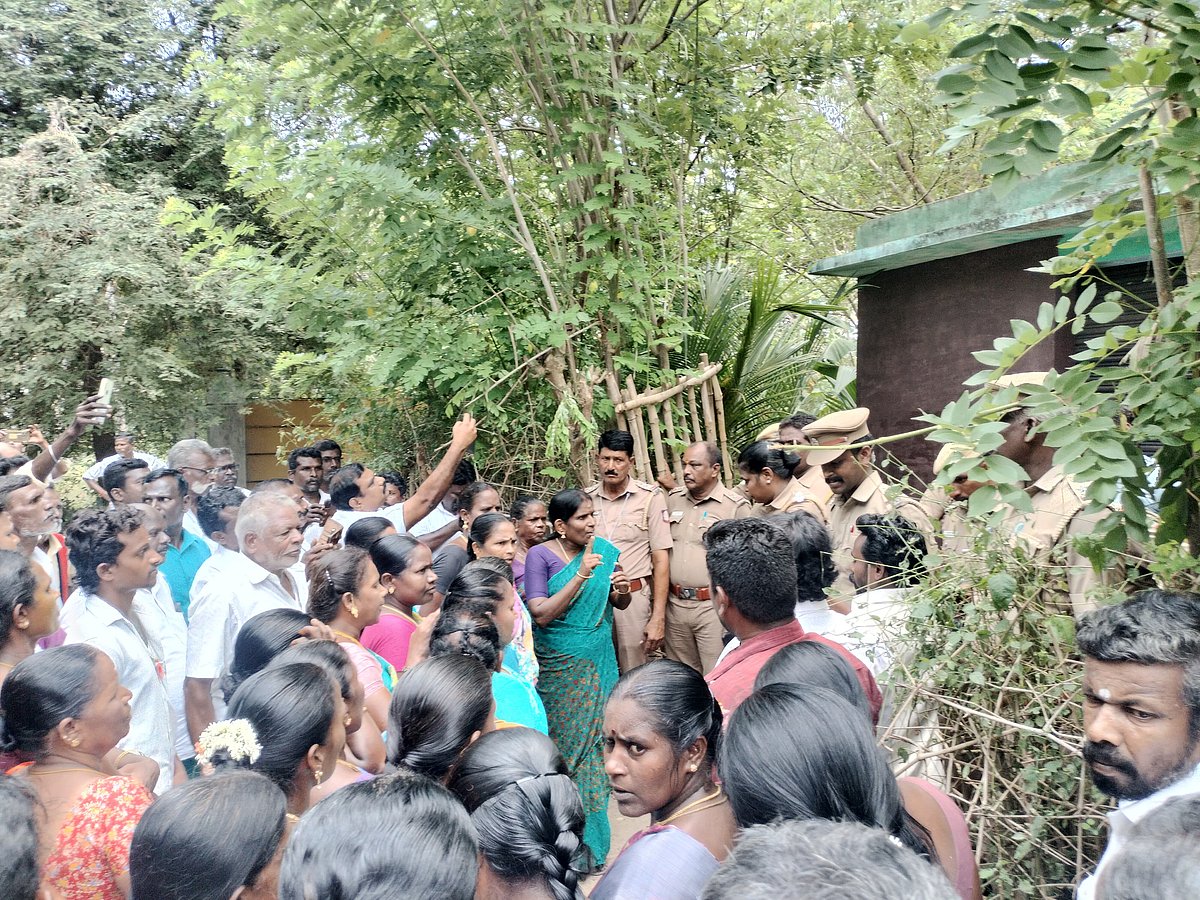 TASMAC: `இந்திரா நினைவு குடியிருப்பில் டாஸ்மாக் திறப்பு' - முற்றுகையிட்டு போராடும் மக்கள்