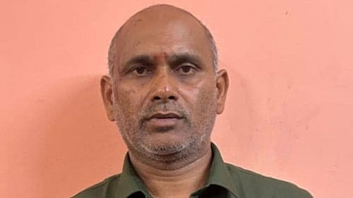 காரில் வைக்கும்படி முதலாளி கொடுத்த ரூ.1.51 கோடி; கோயில் உண்டியலில் போட்ட டிரைவர் - ஷாக்கான ஆடிட்டர் 