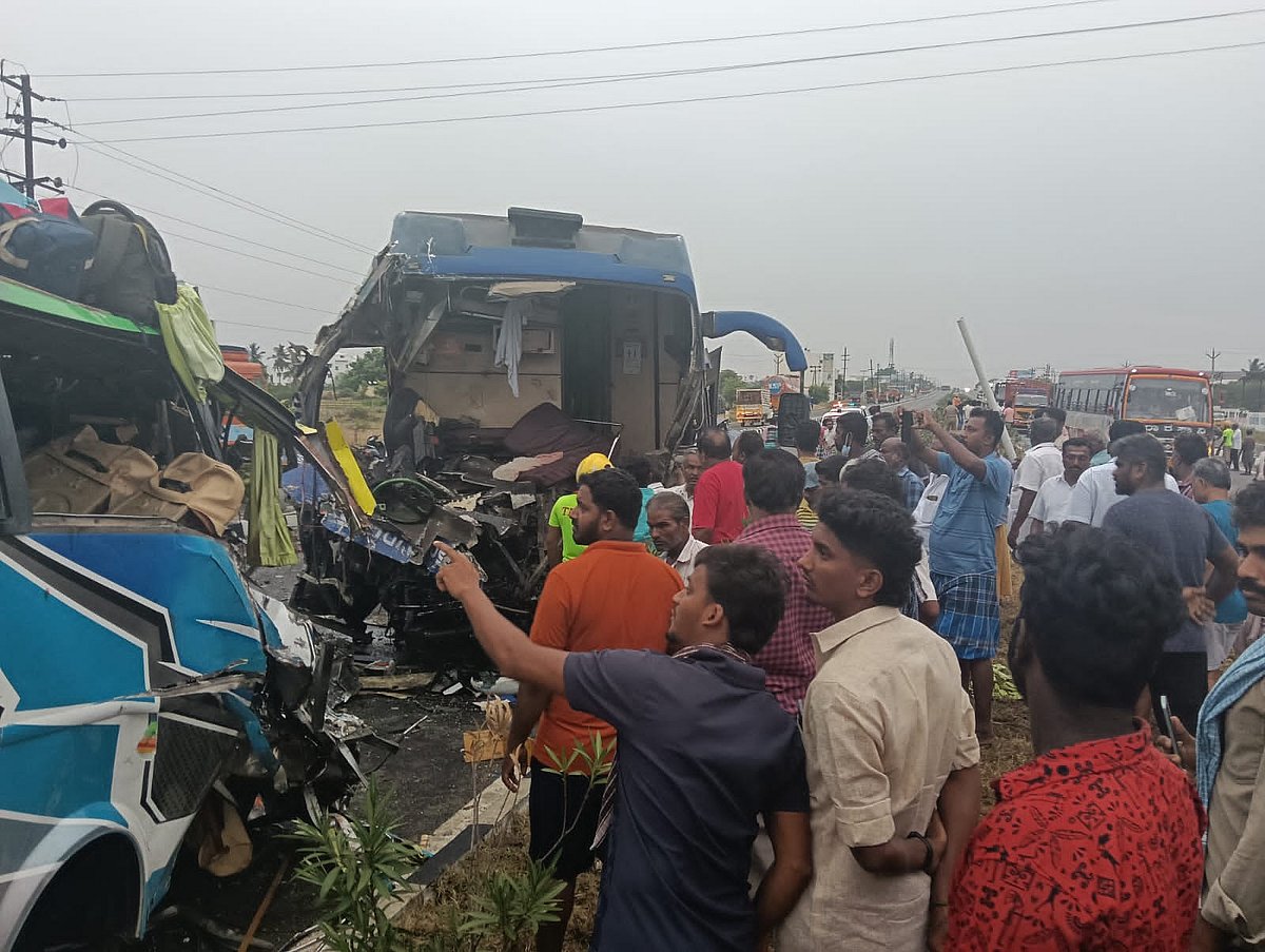 கரூர்: சுற்றுலா வாகனம் மீது சொகுசு பேருந்து மோதி விபத்து; 5 பேர் பலி; நிவாரணம் அறிவித்த முதல்வர்