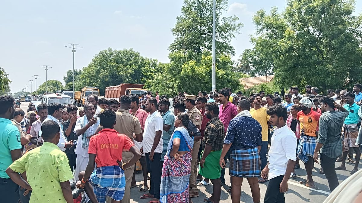 கரூர்: கம்பி வேலியைத் தொட்ட ஆசிரியை மின்சாரம் தாக்கி பலி; உறவினர்கள் போராட்டம்; என்ன நடந்தது?