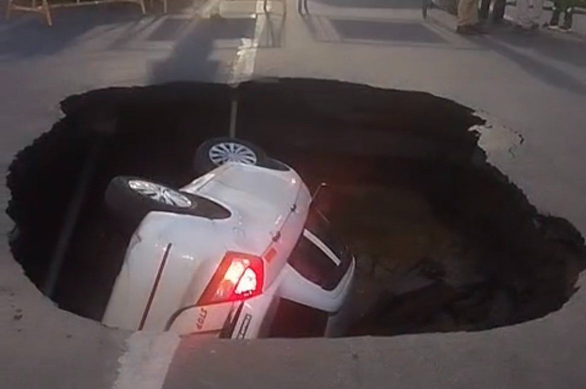 சென்னை: திடீரென உள்வாங்கிய சாலை; கார் கவிழ்ந்து விபத்து; மெட்ரோ ரயில் நிர்வாகம் சொல்வது என்ன?