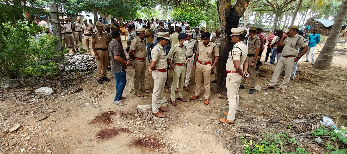 ஈரோடு: `வயதான தம்பதிகளை கொன்றது ஏன்?’ தோட்டத்து வீடு கொலை வழக்கில் நால்வர் கைது - பகீர் பின்னணி