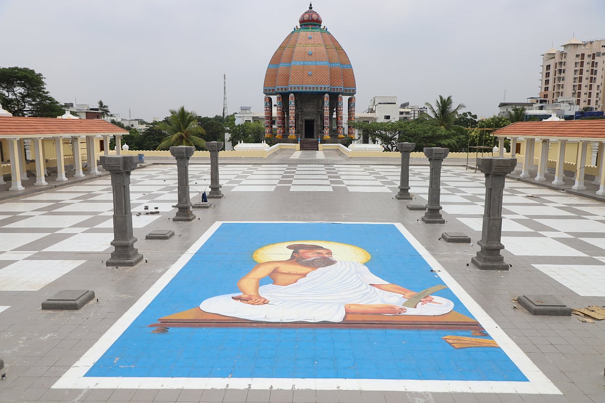 சென்னை: வண்ணக் கோலம் கொள்ளும் வள்ளுவர் கோட்டம்! புனரமைப்புப் பணிகள் தீவிரம் | Photo Album