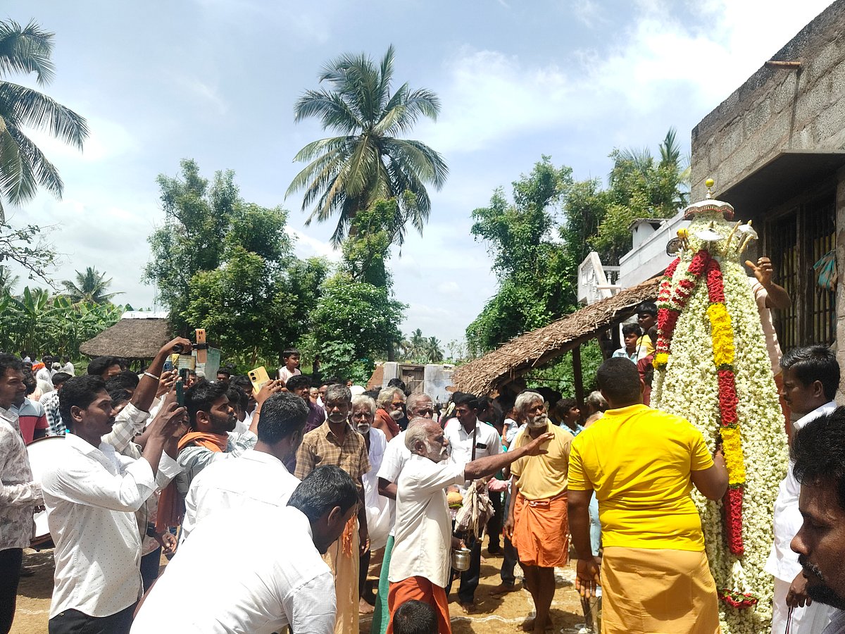 திருப்பத்தூர்: பூங்குளம் கிராமம் மாரியம்மன் கோயில் திருவிழா 