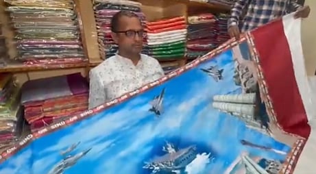 ``கேப்டன் சோபியா குரேஷி-க்கு நேரில் கொடுப்பேன்'' -`ஆபரேஷன் சிந்தூர்' சேலை தயாரித்த நெசவாளர் உருக்கம்