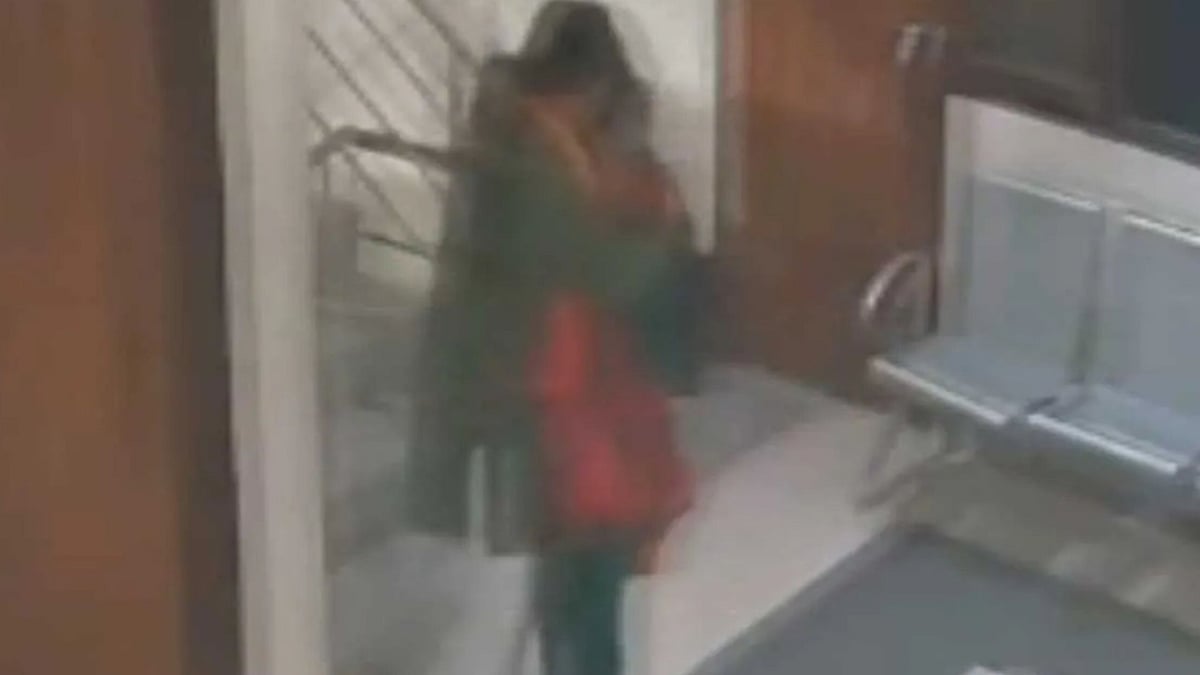 UP : பாஜக அலுவலகத்தில் பெண்ணிடம் தகாத நடத்தை... பாஜக நிர்வாகி விளக்கம் அளிக்க கட்சி நோட்டீஸ்