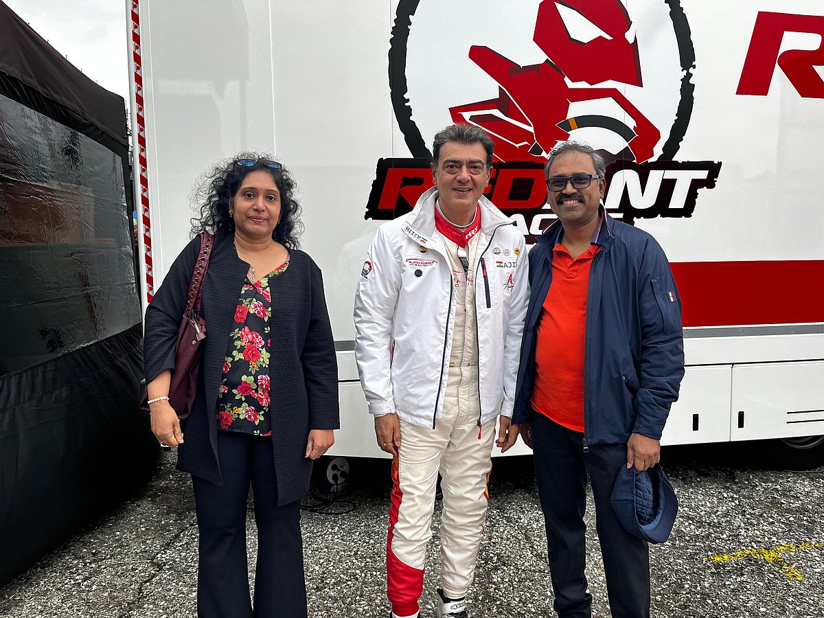 காதல் மன்னனின் திக் திக் தருணம்! -  கார் பந்தயத்தை நேரில் பார்க்க குவியும் ரசிகர்கள்| My Vikatan