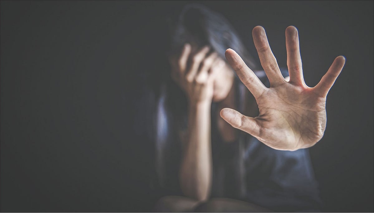 ஓடும் ரயிலில் கல்லூரி மாணவிக்குப் பாலியல் தொல்லை; வீடியோ ஆதாரத்துடன் புகார்; தலைமறைவான காவலர்