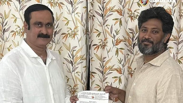 'அய்யாதான் குலதெய்வம்; பொறுப்பிலிருந்து விலகுகிறேன்' - வெடித்த மோதலுக்கிடையே முகுந்தன் திடீர் முடிவு