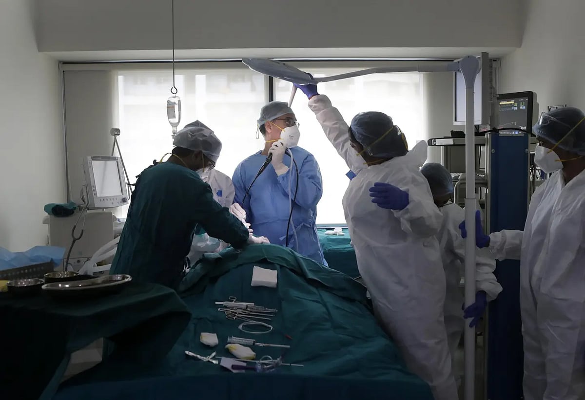 படுக்கை இல்லாததால் கொரோனா நோயாளியை கொலைசெய்ய சொன்ன அரசு டாக்டர்; கசிந்த ஆடியோவால் சிக்கினார்!