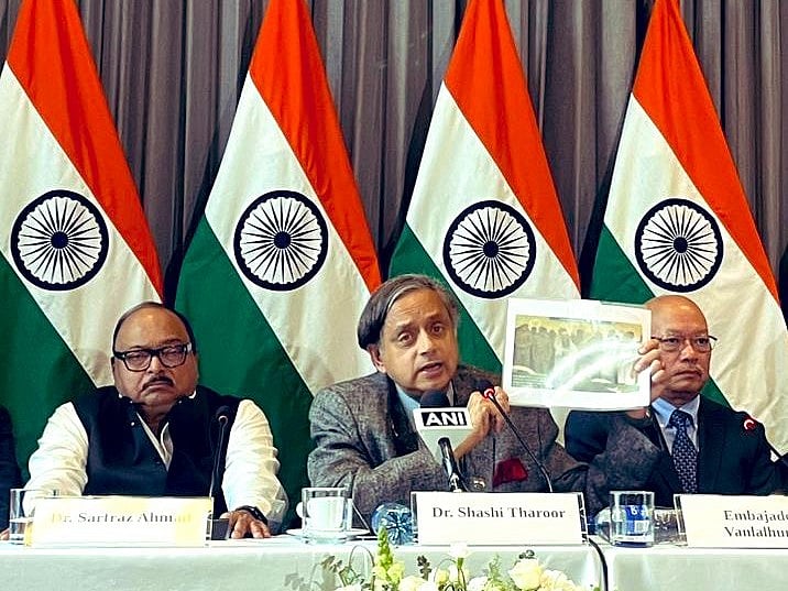 ``பாகிஸ்தானின் 81% ராணுவ தளவாடங்கள் சீனா உடையது தான்!'' - சசி தரூர் குற்றச்சாட்டு