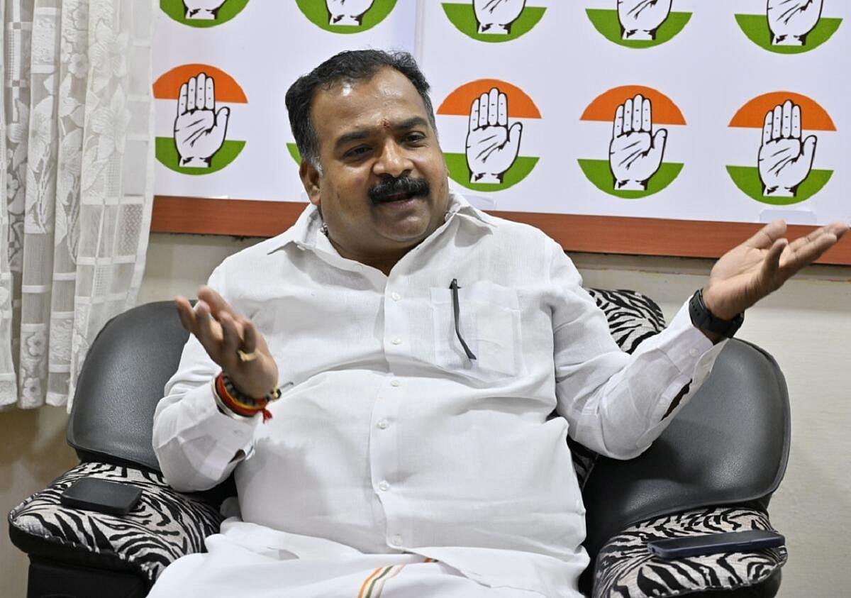 ”நடிகர் விஜய்யை காமராஜருடன் ஒப்பிடுவதா?” – மாணிக்கம் தாகூர் எம்.பி கேள்வி