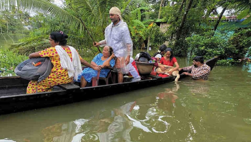 கேரளா: 7 நாள்கள் மழையில் 33 பேர் மரணம்; 3046 வீடுகள் சேதம்...
முகாம்களில் தஞ்சம் அடைந்த மக்கள்!