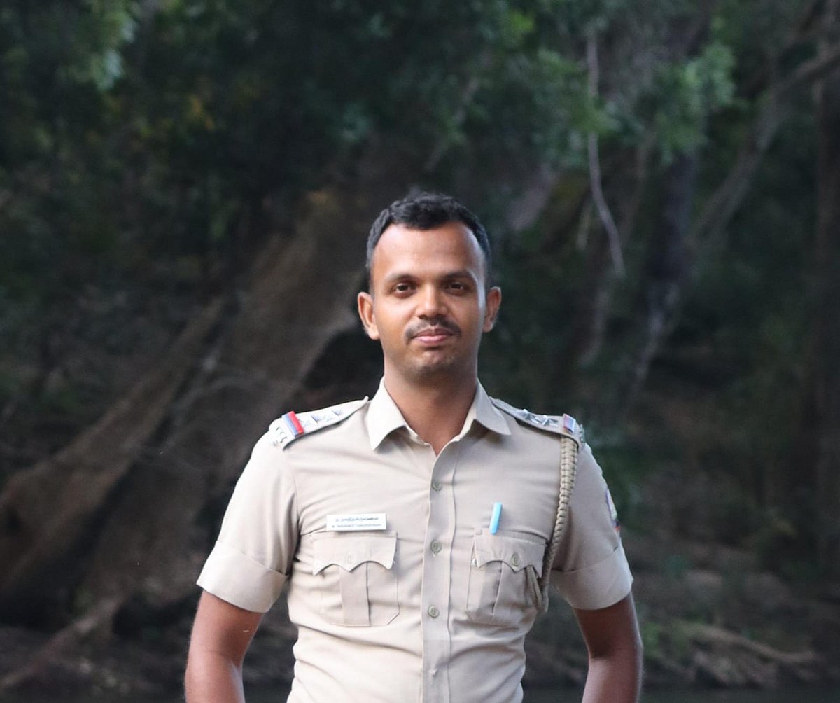 பொள்ளாச்சி:  கொலை வழக்கில் கைதானவர்களிடம் 18 பவுன் நகை, 1.50 லட்சம் பணம் கையாடல்- உதவி ஆய்வாளர் கைது