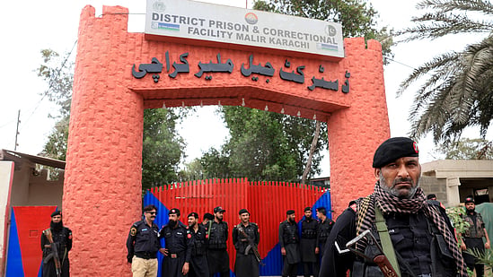 Pakistan: பாகிஸ்தானில் ஏற்பட்ட நிலநடுக்கம்; 200க்கும் மேற்பட்ட கைதிகள் ...