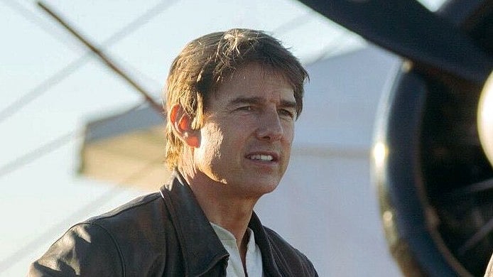 Tom Cruise: எரியும் பாராசூட்டுடன் 7,500 அடி உயரத்தில் பறந்த நடிகர் - கின்னஸ் விருது வென்று சாதனை!