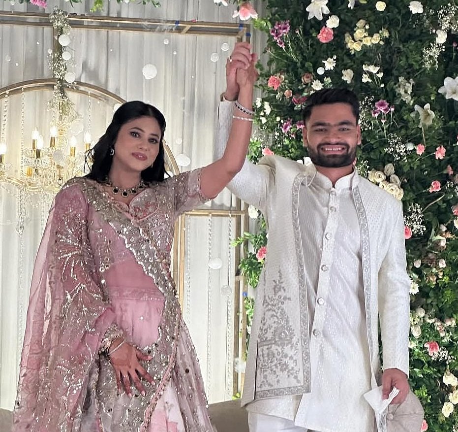 Rinku Singh - Priya Saroj: நிச்சயதார்த்த விழாவில் நடனமாடிய எம்.பி; வெட்கத்தில் நின்ற ரின்கு!