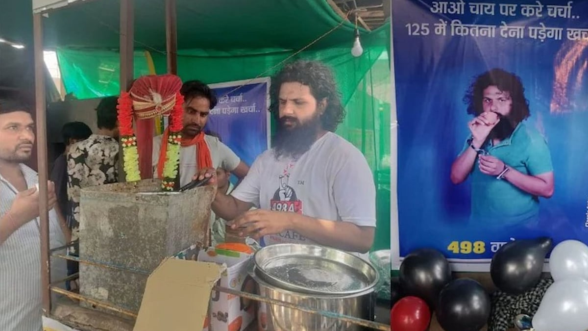 `498A Tea Cafe' - மாமியார் வீட்டுக்கு எதிரே கையில் விலங்குடன் டீ கடை நடத்தும் இளைஞர் -பின்னணி என்ன?