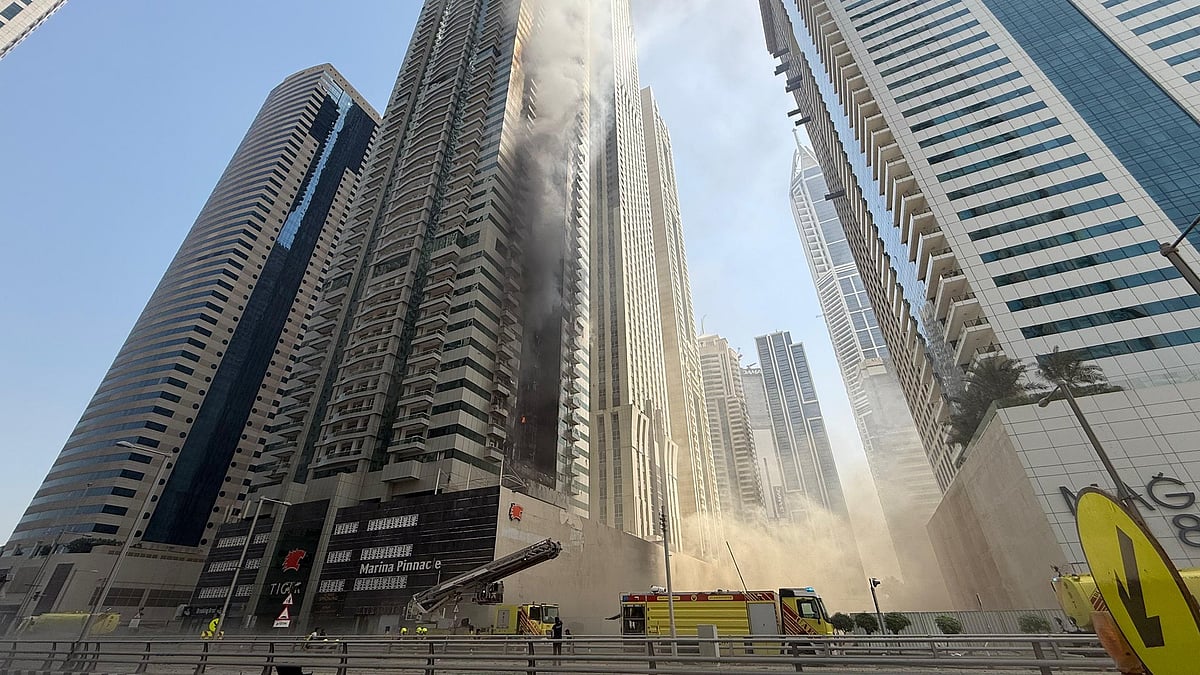 துபாய்: தீப்பிடித்த 67 மாடி கட்டடம்; 'ஜீரோ' காயம், உயிரிழப்புகள் - தீயணைப்பு துறையின் துரிதம்!