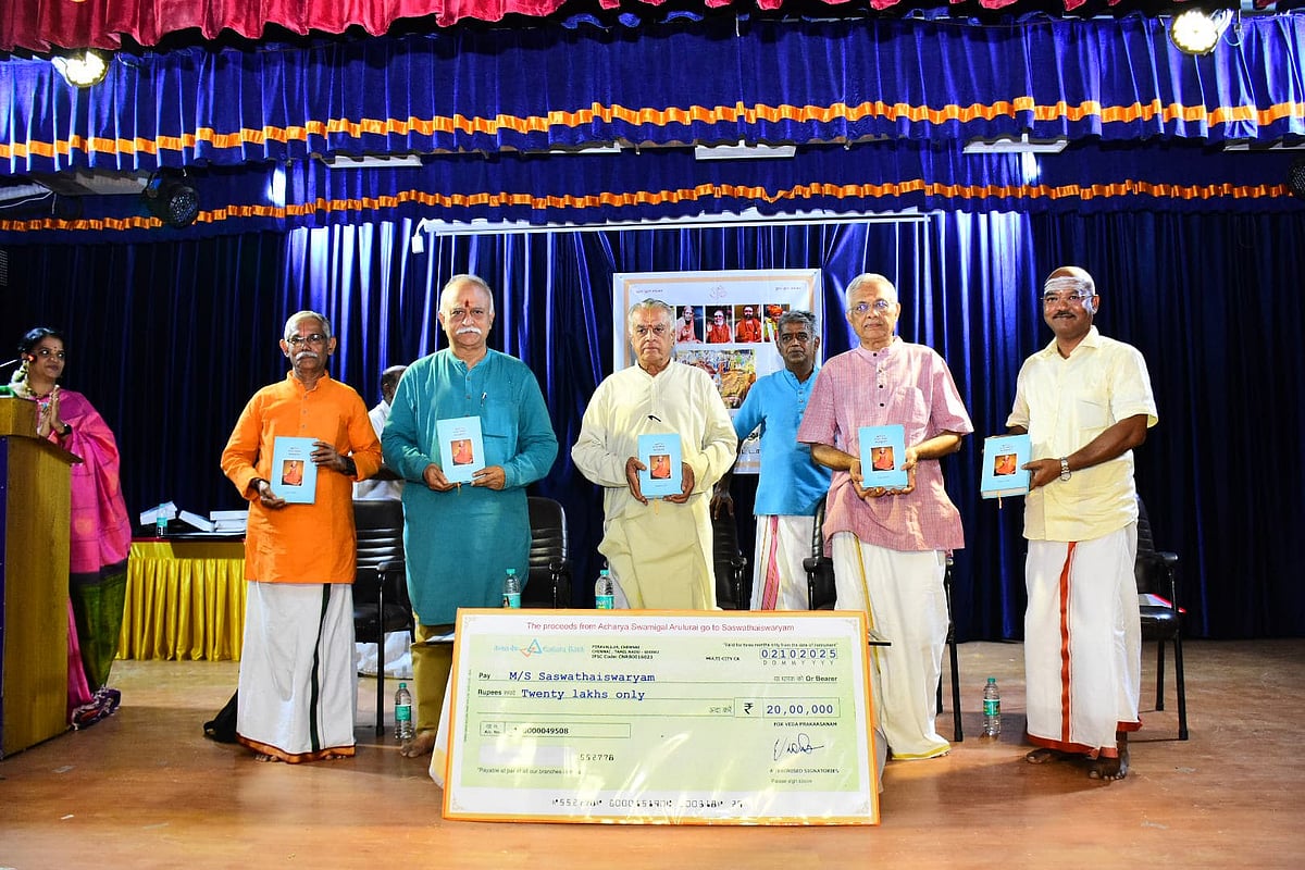 'தெய்வத்தின் குரல்  8 - ம் பாகம்' உள்ளிட்ட 6 நூல்கள் வெளியீடு- மகாபெரியவர் பக்தர்கள் மகிழ்ச்சி!  