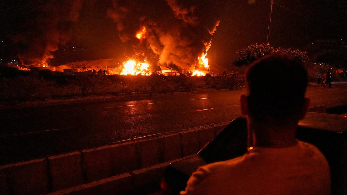 Israel - Iran Conflict: ஈரான் பாதுகாப்பு அமைச்சகம் மீது இஸ்ரேல் தாக்குதல்; அதிகரிக்கும் பதற்றம்! 