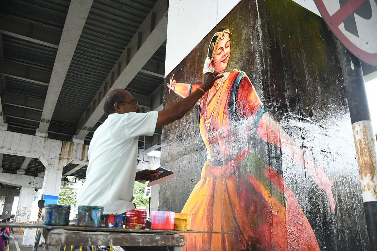 நாகர்கோவில்: `கண்ணாடி பாலம், நாகராஜா கோயில்..'- வண்ண ஓவியங்களால் அழகாகும் மேம்பாலம் | Photo Album