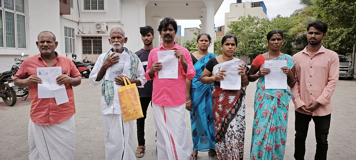 மதுரை: `விவசாய நிலத்தில் கிரஷர் குவாரி; எதிர்த்தால் மிரட்டல்..' - கலெக்டரிடம் புகாரளித்த விவசாயிகள்!