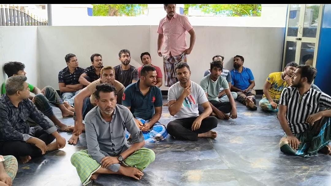 திருப்பூர்: போலி ஆதார் அட்டையுடன் தங்கியிருந்த 26 வங்கதேசத்தினர் கைது; பின்னணி என்ன?