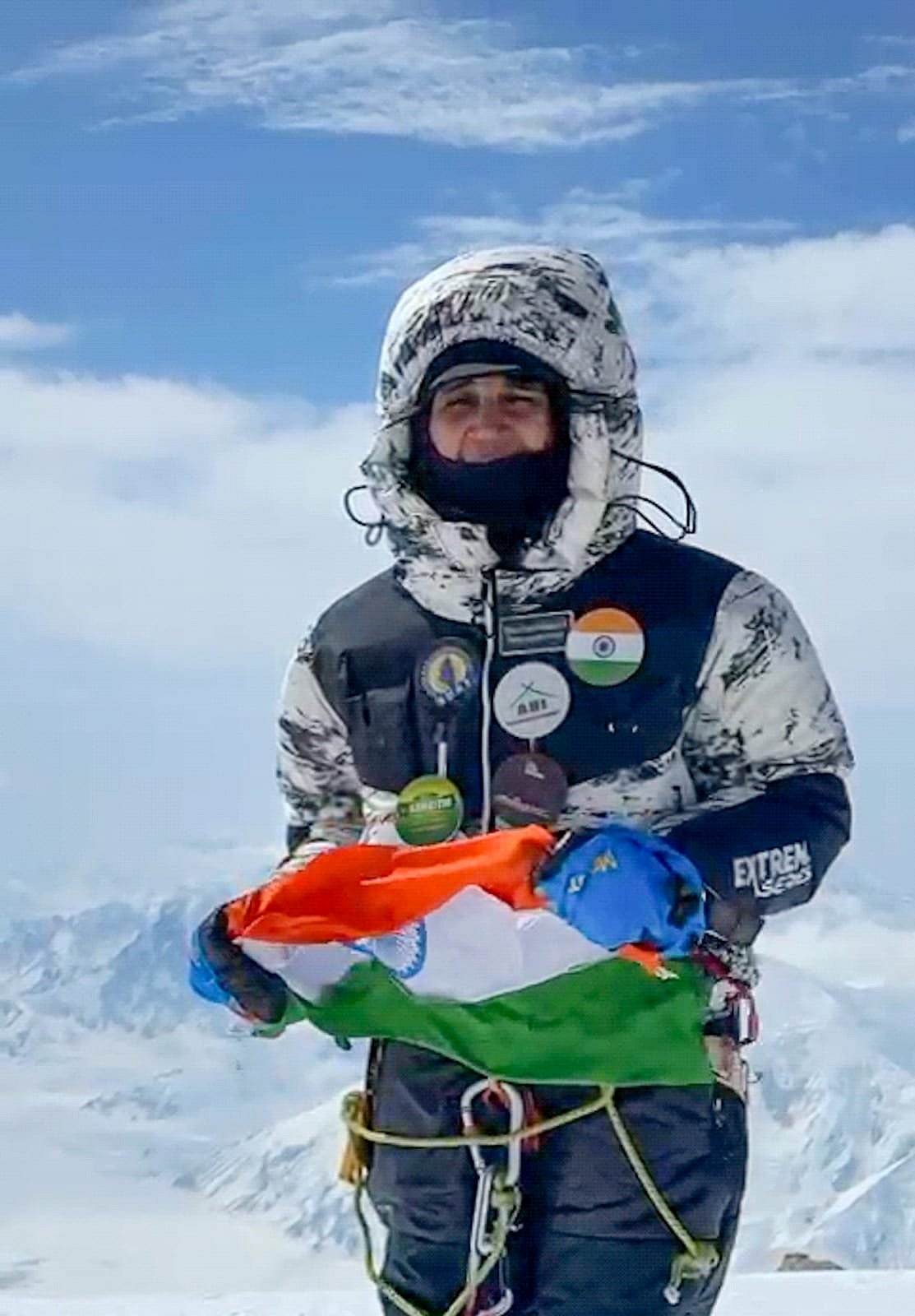 ஏழு கண்டங்களிலுள்ள சிகரங்களில் விரைவாக ஏறிய தமிழ் பெண்; முத்தமிழ் செல்விக்குக் குவியும் பாராட்டு