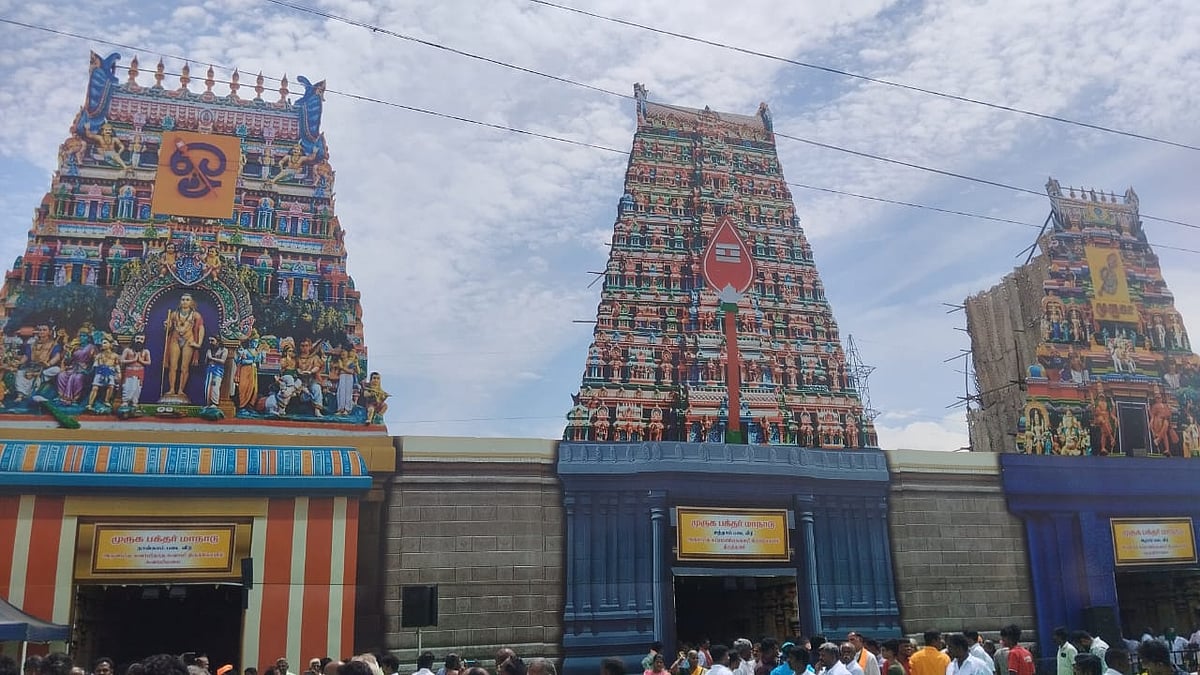 முருக பக்தர்கள் மாநாடு: 10,000 வாகனங்களில் 2.5 லட்சம் பேர்? மேடையில் முருகன் சிலைகள் - நேரடி விசிட்