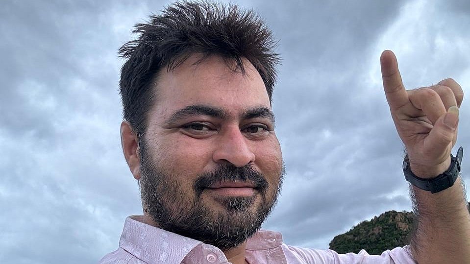 ``நான் முதன்முதலா டூர் போனது 'கூமாப்பட்டி'க்குதான்; அங்க..!” - பிக்பாஸ் தினேஷ் சொல்லும் கதை