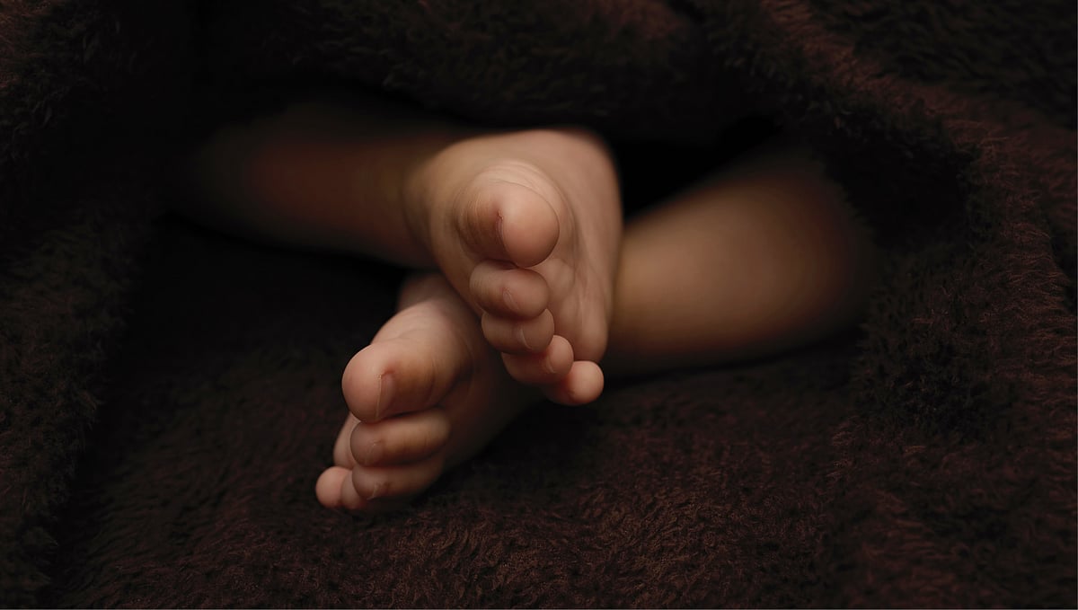 கிருஷ்ணகிரி தம்பதிக்கு விற்கப்பட்ட குழந்தை மீட்பு - சென்னையைச் சேர்ந்த பெற்றோர் உட்பட 8 பேர் கைது