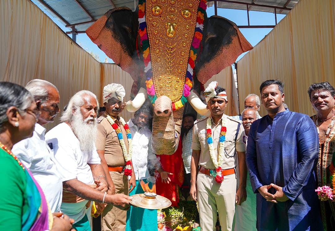 அருப்புக்கோட்டை: விநாயகர் கோயிலுக்கு இயந்திர யானை வழங்கிய நடிகை திரிஷா; மலர் தூவி வரவேற்ற பக்தர்கள்