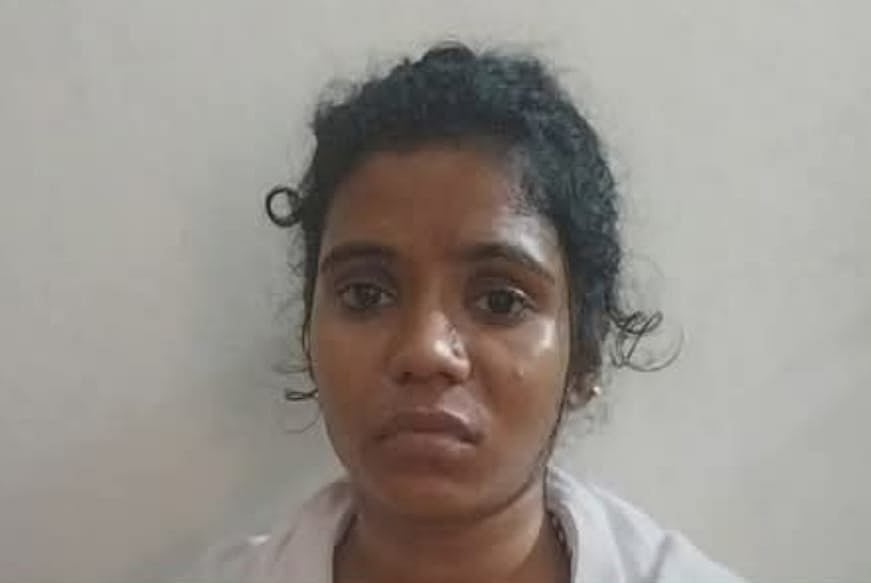 'இது எங்க குழந்தைகளுடைய எலும்புத் துண்டுகள்' - 2 குழந்தைகள் கொன்று புதைத்த இளம்பெண் காதலனுடன் கைது