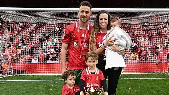 Diogo Jota : 'திருமணமான பத்தே நாளில் கார் விபத்தில் பிரபல கால்பந்து வீரர் உயிரிழப்பு!- என்ன நடந்தது?