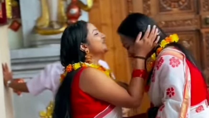 தோழியை திருமணம் செய்து ரீல்ஸ் வெளியிட்ட நடிகை - உண்மை வெளிப்பட்டதால் கண்டித்த ரசிகர்கள்!