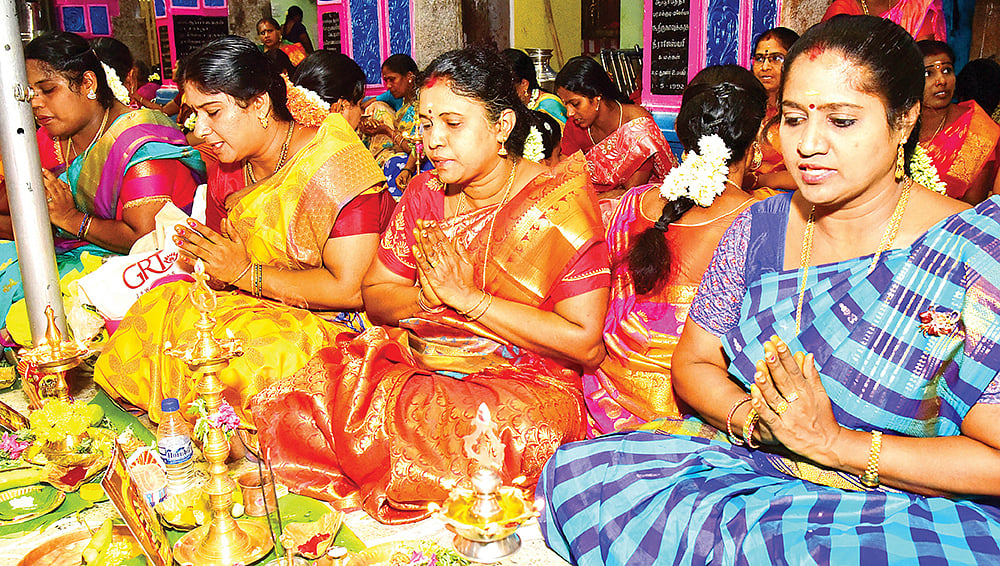 நினைத்த காரியங்கள் வெற்றி பெற வரமளிப்பாள் காரப்பாக்கம் கங்கை அம்மன் திருவிளக்கு பூஜை; அனுமதி இலவசம்!