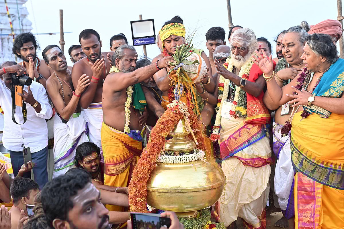 கோலாகலமாக நடந்த திருச்செந்தூர் குடமுழுக்கு; 5 லட்சம் பக்தர்கள் சுவாமி தரிசனம்!