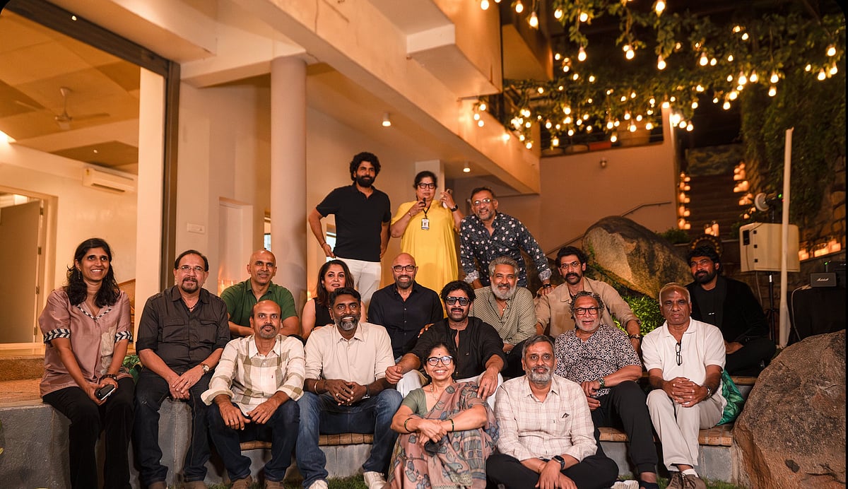 Baahubali: 10 வருடங்களை நிறைவு செய்த பாகுபலி; கொண்டாட்டத்தில் ஈடுபட்ட படக்குழுவினர் |Photo Album    