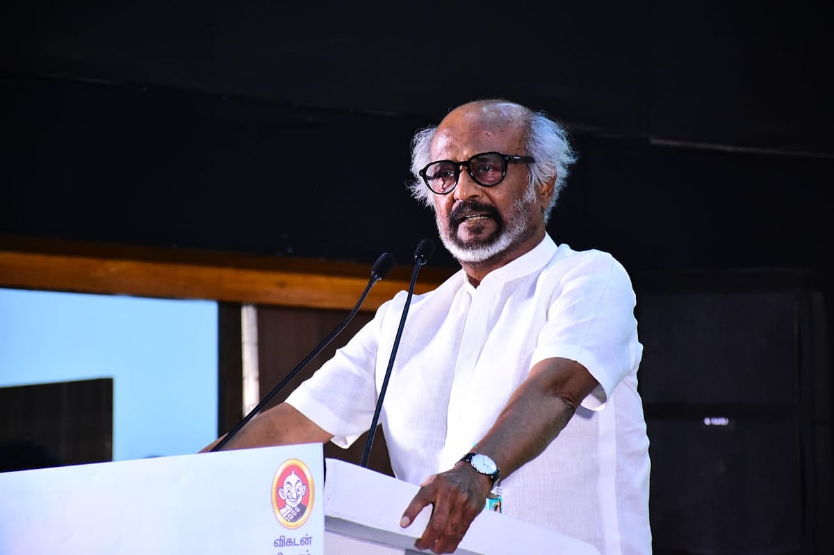 வேள்பாரி: `முதல்வர் இருந்த மேடையில் `ஓல்ட் ஸ்டூடண்ட்’னு பேசினேன்; இப்போ வரும்போதே.!’ - கலகலத்த ரஜினி