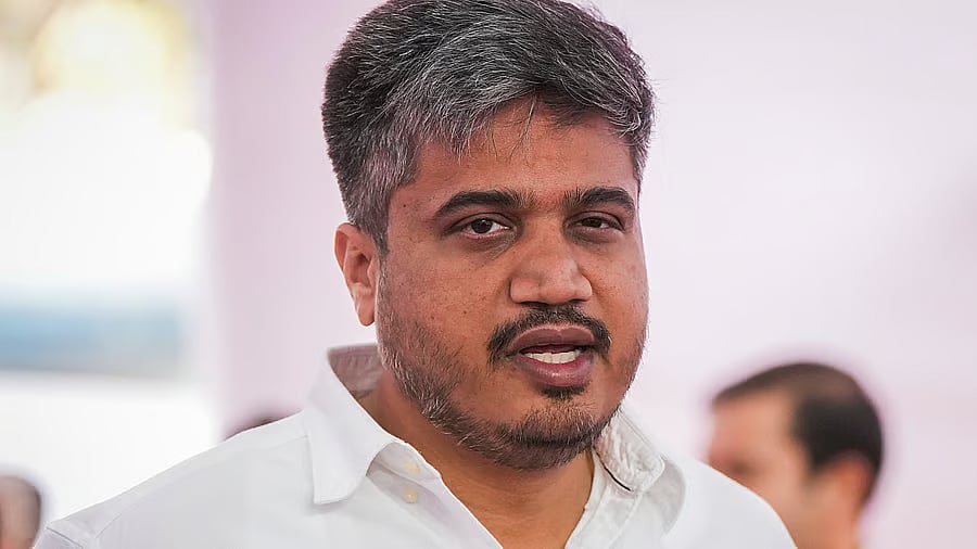 ரூ.25000 கோடி வங்கி ஊழல்: சரத்பவார் பேரன் மீது ED குற்றப்பத்திரிகை; மகா. துணை முதல்வர் பெயர் நீக்கம்