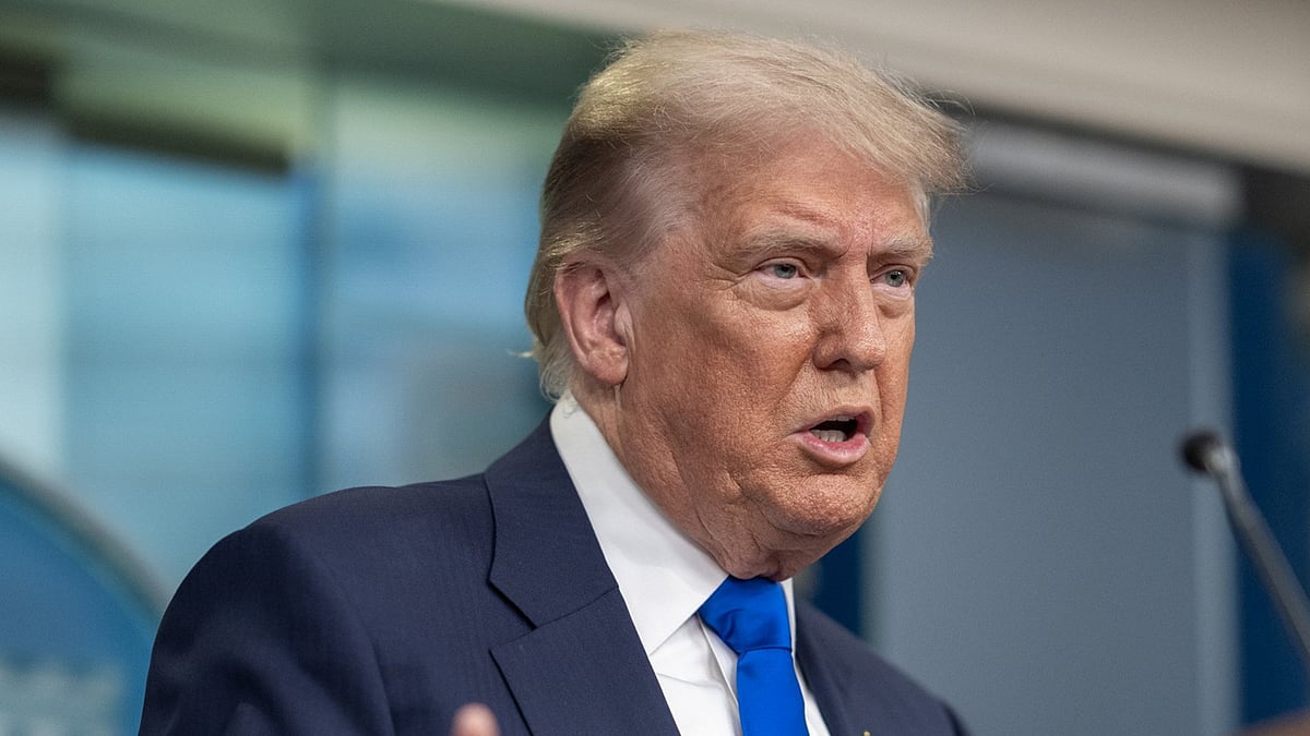 Donald Trump: ``BRICS நாடுகளின் இறக்குமதிக்கு 10% கூடுதல் வரி..'' - ட்ரம்ப் மிரட்டுவது ஏன்?