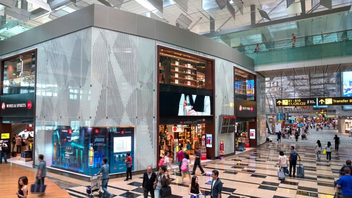 சிங்கப்பூர்: ஏர்போர்ட் கடைகளில் ரூ.3.5 லட்சம் மதிப்புள்ள பொருட்கள் திருட்டு - சிக்கிய இந்தியர்