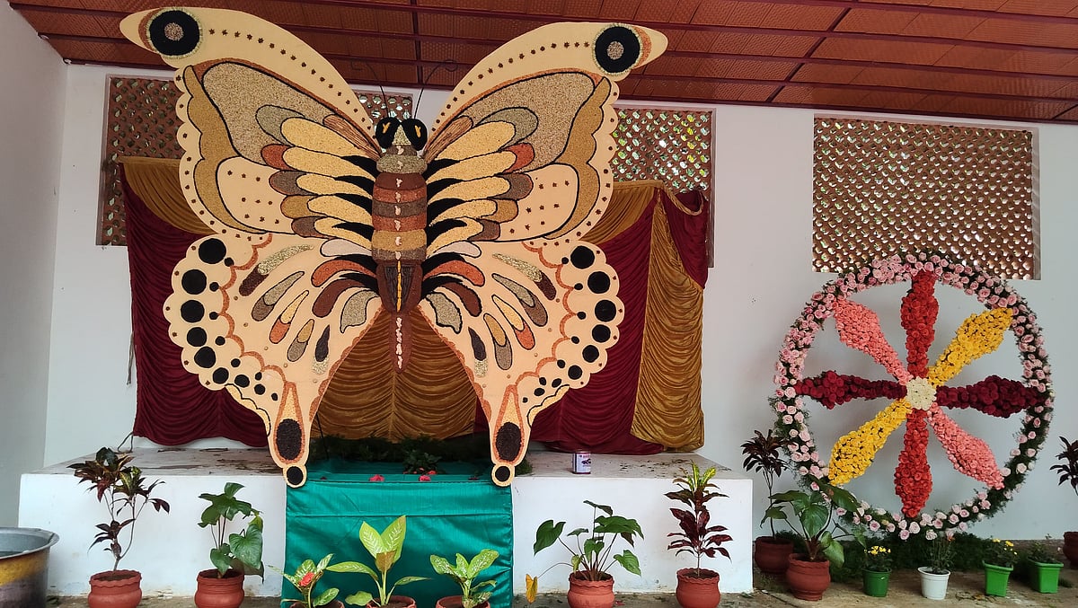 குற்றாலம்: ஐந்தருவி மலர் கண்காட்சி; அசரவைத்த காய்கறி குரங்கு, `வாசனைப் பொருள்' வண்ணத்துப்பூச்சி