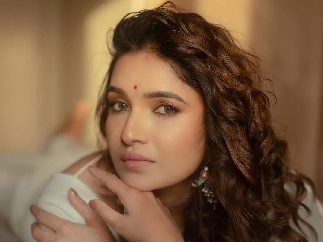 Vani Bhojan: 'வெண் மேகம் பெண்ணாக' - நடிகை வாணி போஜன் லேட்டஸ்ட் க்ளிக்ஸ் | Photo Album