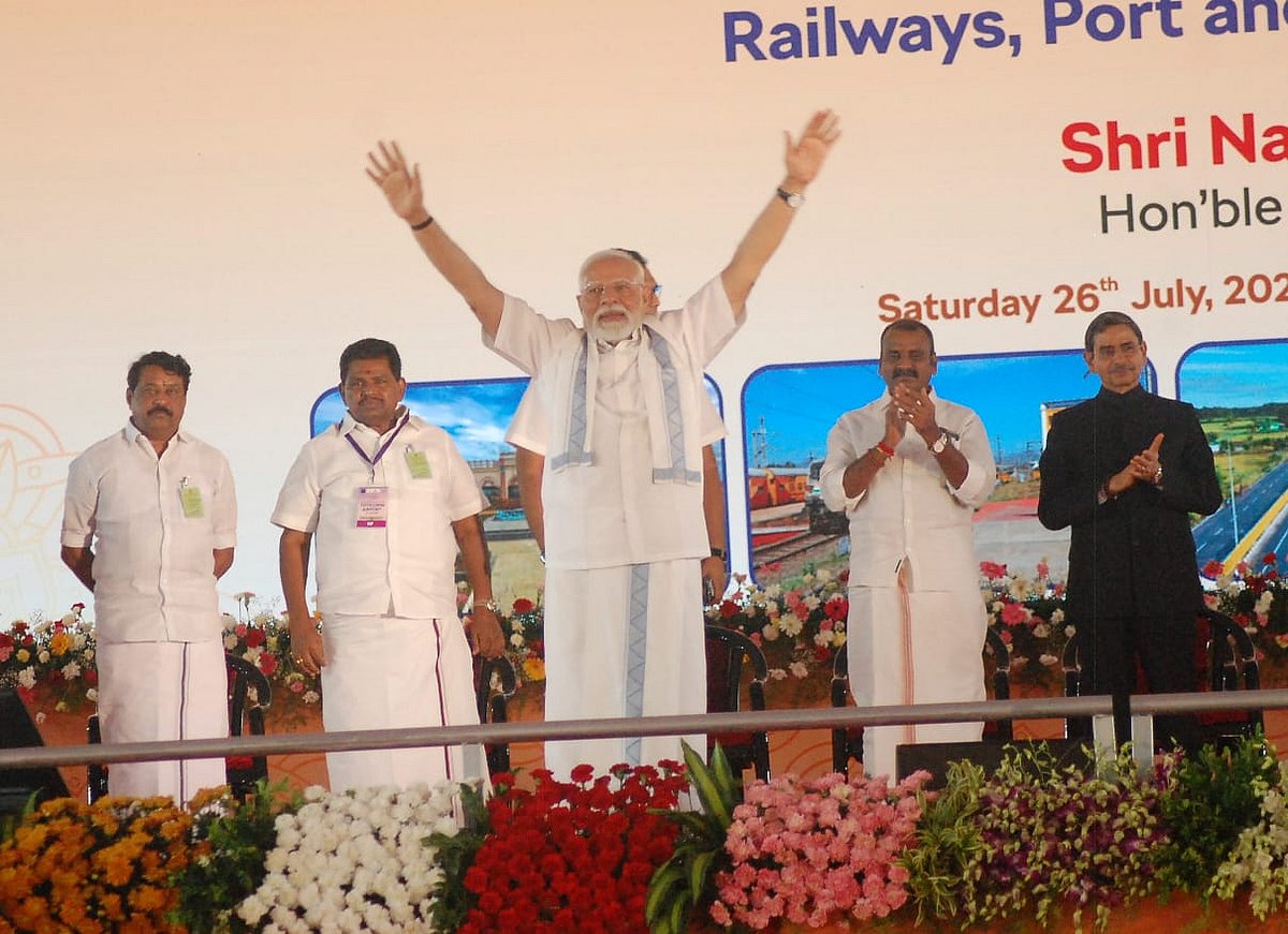 ”தமிழ்நாட்டின் வளர்ச்சியில் இந்தியா முன்னேறுகிறது”- தூத்துக்குடியில் புகழாரம் சூட்டிய பிரதமர் மோடி