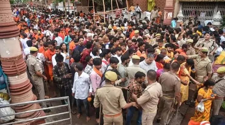 அறுந்து விழுந்த மின்சாரக் கம்பி; கூட்ட நெரிசலில் பக்தர்கள் 2 பேர் பலி.. உத்தரப்பிரதேசத்தில் சோகம்