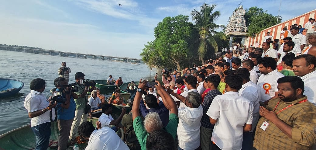 பவானி ஆடி பெருக்கு வழிபாடு; பாஜக மாநிலத் தலைவர் நயினார் நாகேந்திரன் பங்கேற்பு | Photo Album