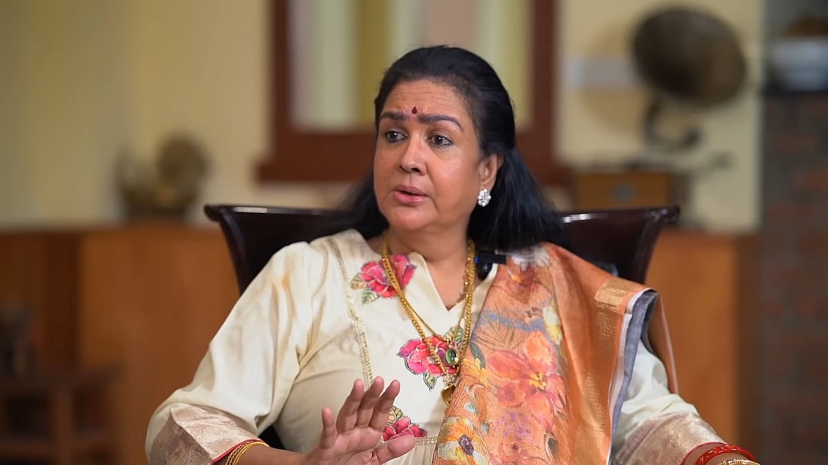 Urvashi: ''கேமராவைக் கண்டு அஞ்சி மயங்கி விழுந்திருக்கிறேன்!